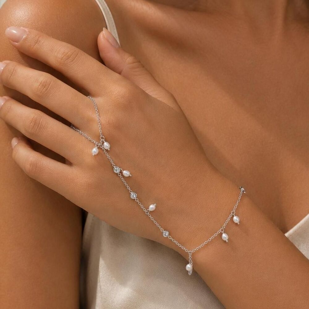 pearl crystal hand chain D106